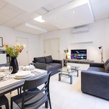 2 Bedroom Flat, Prime Location, Center Appartement *