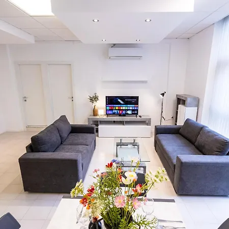 2 Bedroom Flat, Prime Location, Center Appartement