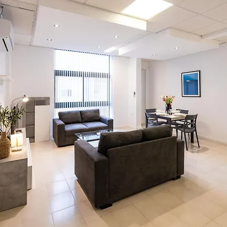 2 Bedroom Flat, Prime Location, Center Appartement *