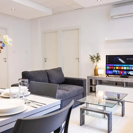 2 Bedroom Flat, Prime Location, Center Appartement