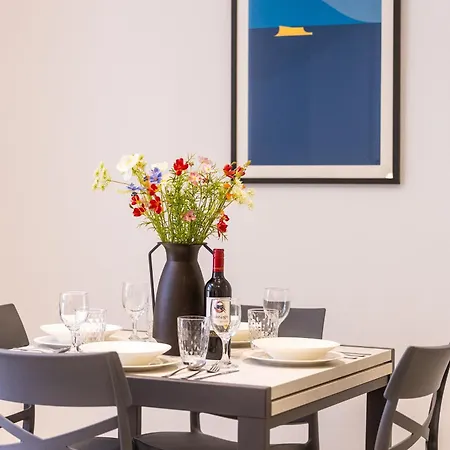 2 Bedroom Flat, Prime Location, Center 公寓 *