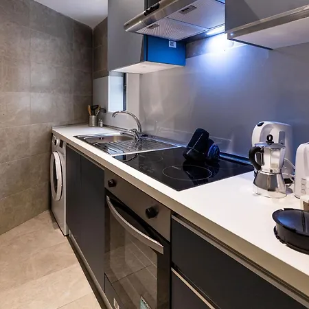 2 Bedroom Flat, Prime Location, Center דירה *