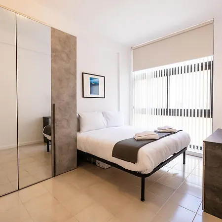 2 Bedroom Flat, Prime Location, Center דירה סליאמה