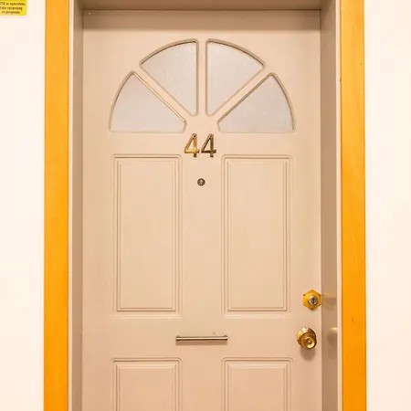 2 Br Flat, Prime Location, Center Apartament *