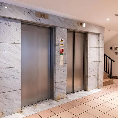 2 Bedroom Flat, Prime Location, Center *